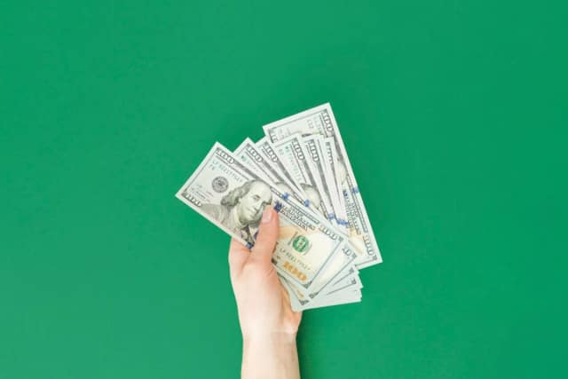 Baja el dólar blue: este es el nuevo precio que ahora anticipan las cuevas virtuales